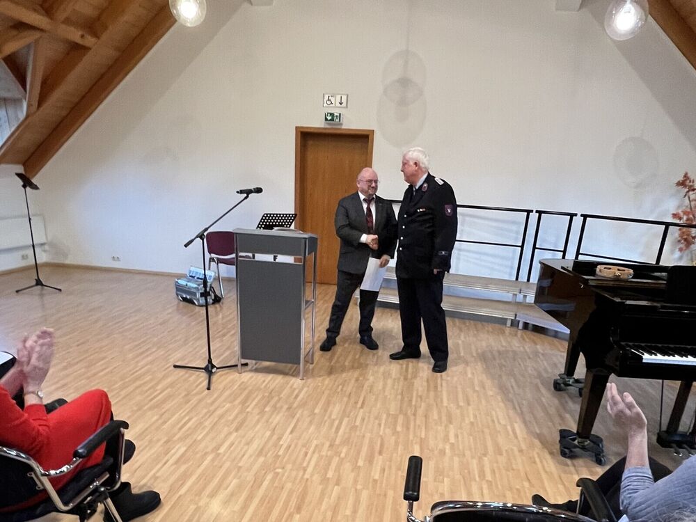 &Uuml;bergabe F&ouml;rderscheck FF Gro&szlig;z&ouml;ssen - F&ouml;rdersumme: 4069,80 Euro